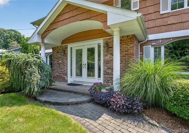 Photo 4 of Sale Pending at 36 Arbor Ln, Huntington, NY 11746 | MLS# 1034699 | Listing updated on 2026-09-07