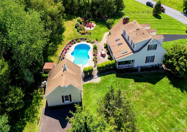 Photo 3 of Single family home for sale at 1 Cedar Hl Dr, Warwick (town), NY 10990 | MLS# 1034702 | Listing updated on 2026-08-07
