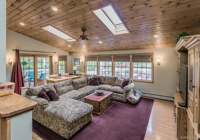 Photo 4 of Single family home for sale at 1 Cedar Hl Dr, Warwick (town), NY 10990 | MLS# 1034702 | Listing updated on 2026-08-07