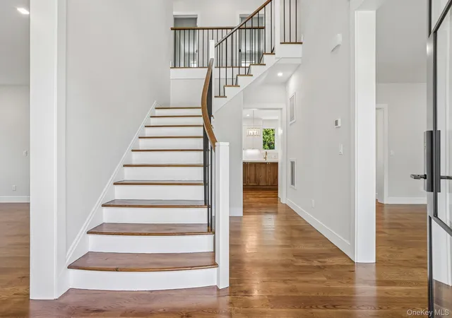 3rd image of 41 Potters Ln, New Rochelle, NY 10805 | MLS# 1034709