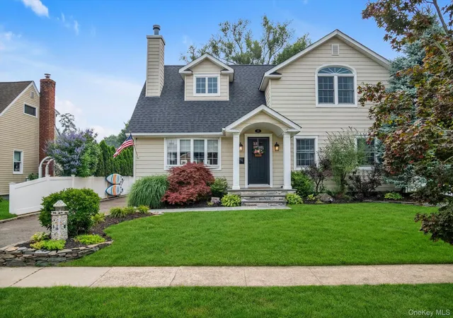 Photo 1 of Sale Pending at 15 James Ave, Oyster Bay, NY 11732 | MLS# 1034712 | Listing updated on 2026-08-25