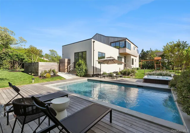 2nd image of 29 Monroe Dr, East Hampton, NY 11954 | MLS# 1034737