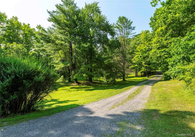 Photo 3 of Single family home for sale at 71 W Pine Rd, Hyde Park, NY 12580 | MLS# 1034739 | Listing updated on 2026-10-07
