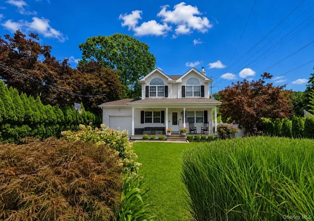 Photo 4 of Sale Pending at 105 Harrison Ave, Brookhaven, NY 11764 | MLS# 1034743 | Listing updated on 2026-08-28