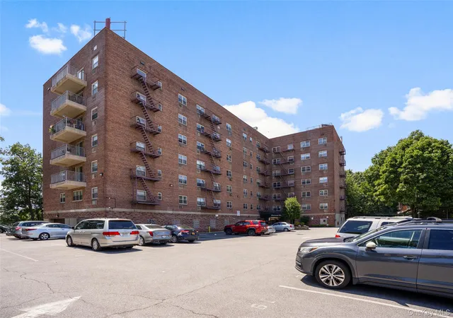Listing Photo 2 - Condo for sale in building located at 20 Secor Pl, Yonkers, NY 10701 - Unit #2S