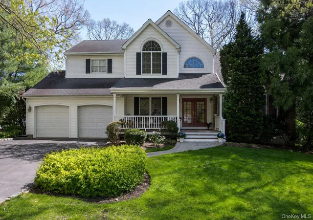 Photo 1 of Single family home for sale at 1 Fox Holw Ct, Huntington, NY 11746 | MLS# 1034755 | Listing updated on 2026-08-25