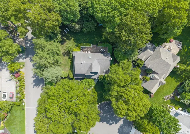 Photo 3 of Single family home for sale at 1 Fox Holw Ct, Huntington, NY 11746 | MLS# 1034755 | Listing updated on 2026-08-25