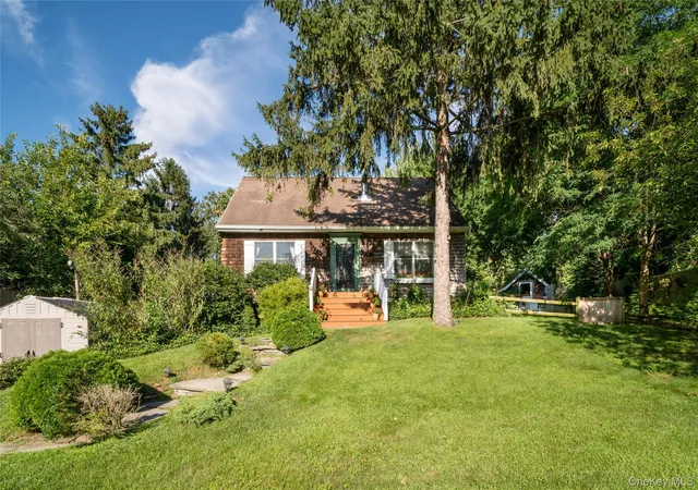 Photo 1 of Single family home for sale at 19 Washington Ave E, Southampton, NY 11946 | MLS# 1034756 | Listing updated on 2026-09-06