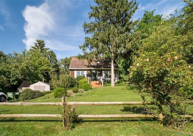 Photo 4 of Sale Pending at 19 Washington Ave E, Southampton, NY 11946 | MLS# 1034756 | Listing updated on 2026-09-24