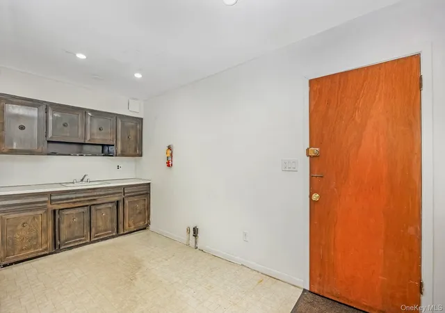 Listing Photo 4 - Condo for sale in building located at 58-30 75th St, New York, NY 11379