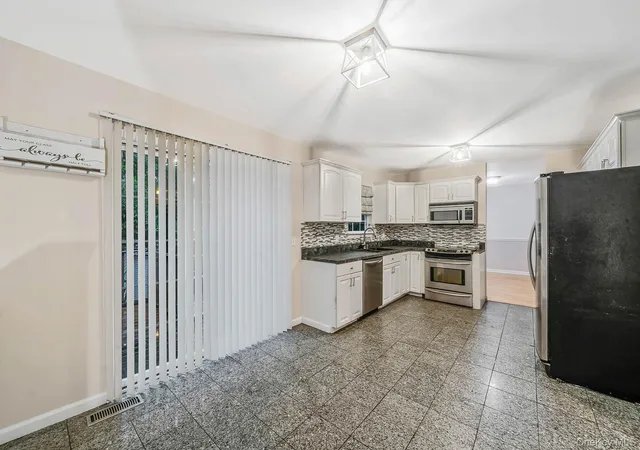 Photo 3 of Sale Pending at 133 Cumberland St, Brookhaven, NY 11950 | MLS# 1034766 | Listing updated on 2026-08-29