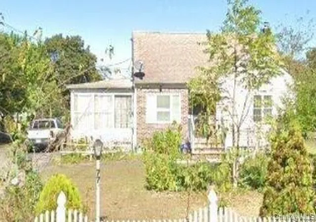 Photo 1 of Single family home for sale at 77 Farrington Ave, Islip, NY 11706 | MLS# 1034770 | Listing updated on 2026-08-07