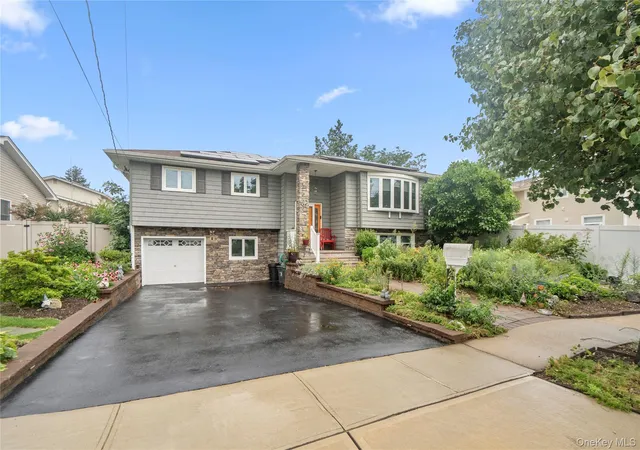 Photo 3 of Sale Pending at 2440 Wallen Ln, Hempstead, NY 11710 | MLS# 1034772 | Listing updated on 2026-09-03