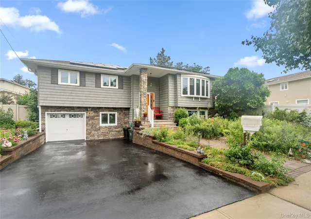 Photo 4 of Sale Pending at 2440 Wallen Ln, Hempstead, NY 11710 | MLS# 1034772 | Listing updated on 2026-09-03