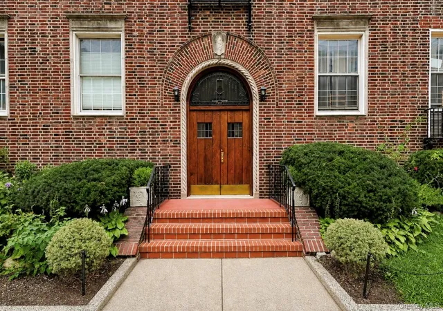 Listing Photo 4 - Condo for sale in building located at 37-22 85Th St, Jackson Heights, NY 11372 - Unit #31