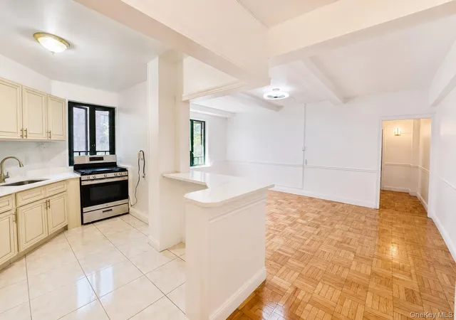 Photo 2 of Condo for sale at 1564 Unionport Rd #5A, New York, NY 10462 | MLS# 1034787 | Listing updated on 2026-08-08