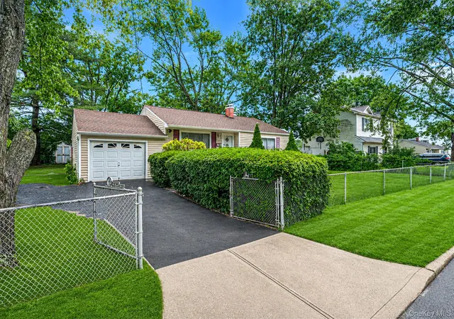 Photo 2 of Single family home for sale at 2715 Falcon Ave, Brookhaven, NY 11763 | MLS# 1034794 | Listing updated on 2026-08-29