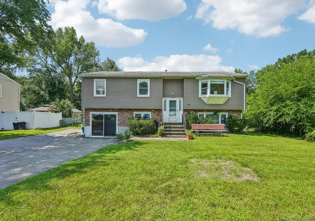 Photo 1 of Single family home for sale at 105 Vails Gate Hts Dr, New Windsor, NY 12553 | MLS# 1034796 | Listing updated on 2026-09-14