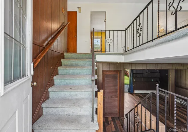 Photo 3 of Single family home for sale at 105 Vails Gate Hts Dr, New Windsor, NY 12553 | MLS# 1034796 | Listing updated on 2026-09-14