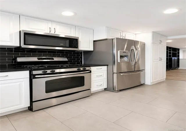 Photo 3 of House for sale at 21-31 25th Road, New York, NY 11102 | MLS# 1034812 | Listing updated on 2026-08-23