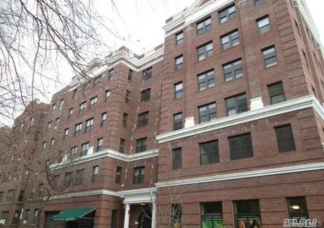 Photo 2 of Condo for sale at 8401 37th Avenue #306, New York, NY 11372 | MLS# 1034813 | Listing updated on 2026-09-03