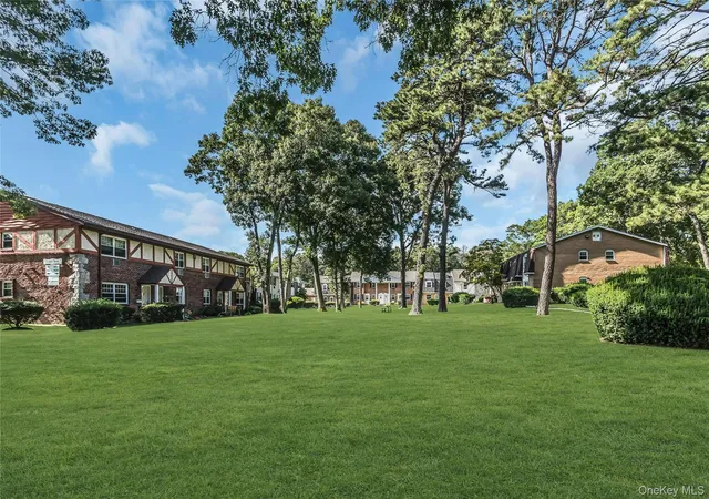 Photo 3 of Sale Pending at 25 Glen Holw #H10, Brookhaven, NY 11742 | MLS# 1034817 | Listing updated on 2026-09-23