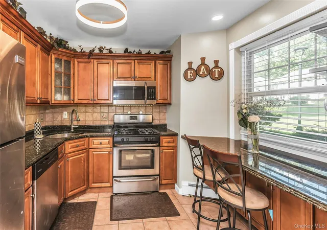 Photo 4 of Sale Pending at 25 Glen Holw #H10, Brookhaven, NY 11742 | MLS# 1034817 | Listing updated on 2026-09-23