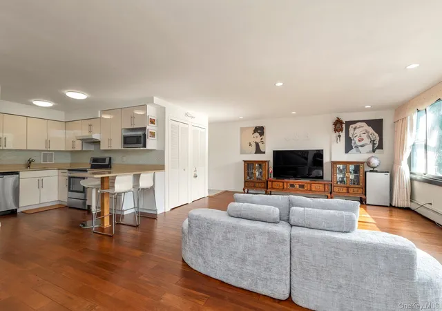 Photo 2 of Condo for sale at 10 10 166 Street #6D, New York, NY 11357 | MLS# 1034823 | Listing updated on 2026-09-08