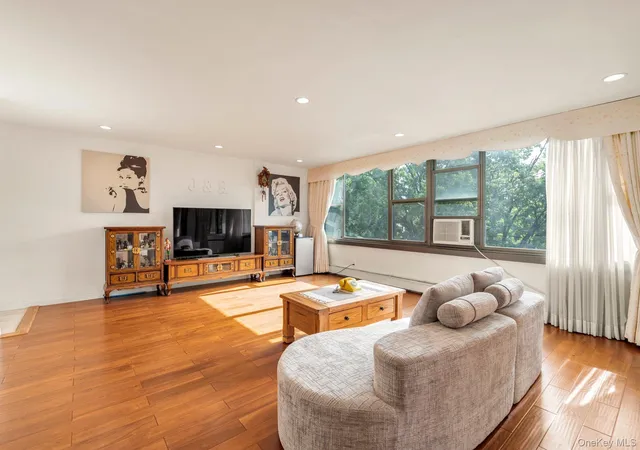 Photo 3 of Condo for sale at 10 10 166 Street #6D, New York, NY 11357 | MLS# 1034823 | Listing updated on 2026-09-08