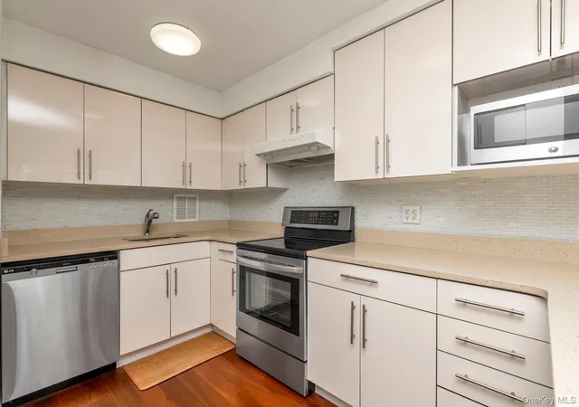 Photo 4 of House for sale at 10-10 166 Street #6D, New York, NY 11357 | MLS# 1034823 | Listing updated on 2026-09-08