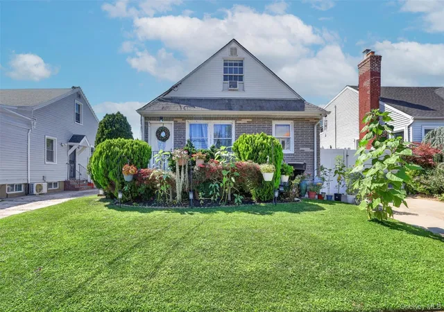 Photo 1 of Single family home for sale at 1069 Phoebe St, Hempstead, NY 11010 | MLS# 1034827 | Listing updated on 2026-09-03