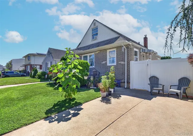 Photo 2 of Single family home for sale at 1069 Phoebe St, Hempstead, NY 11010 | MLS# 1034827 | Listing updated on 2026-09-03