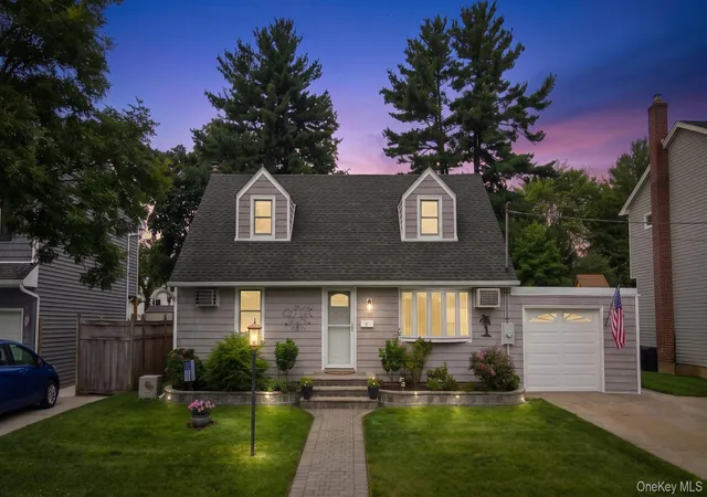 Photo 1 of Sale Pending at 20 Cornwall Ln, Oyster Bay, NY 11801 | MLS# 1034836 | Listing updated on 2026-09-02