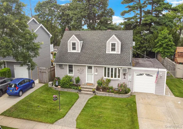 Photo 2 of Sale Pending at 20 Cornwall Ln, Oyster Bay, NY 11801 | MLS# 1034836 | Listing updated on 2026-09-02