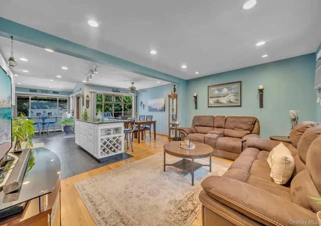 Photo 3 of Sale Pending at 20 Cornwall Ln, Oyster Bay, NY 11801 | MLS# 1034836 | Listing updated on 2026-09-02