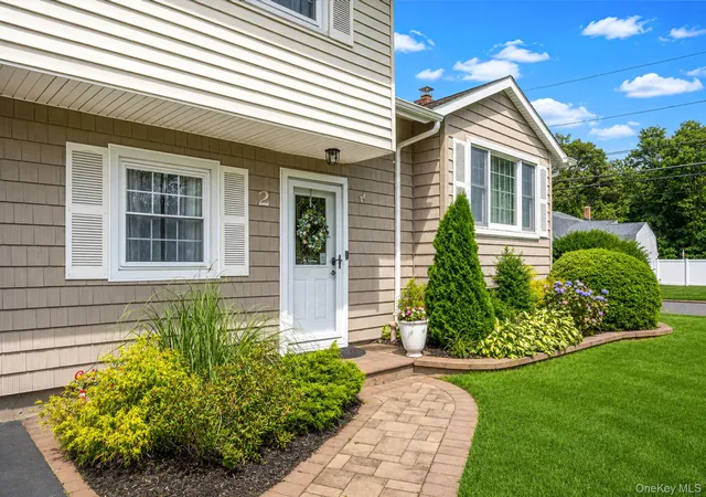 Photo 4 of Sale Pending at 2 Gould Dr, Brookhaven, NY 11755 | MLS# 1034839 | Listing updated on 2026-09-03
