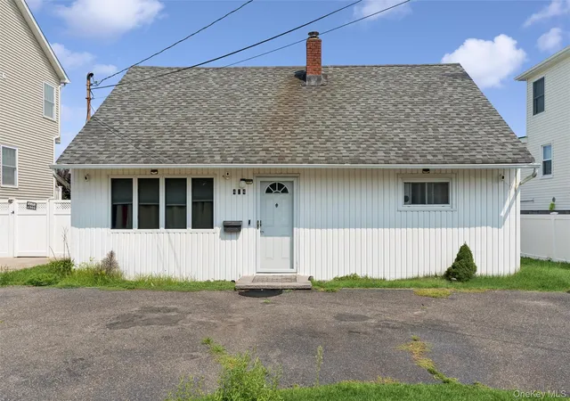 Photo 2 of Single family home for sale at 404 Front St, Hempstead, NY 11710 | MLS# 1034842 | Listing updated on 2026-08-23