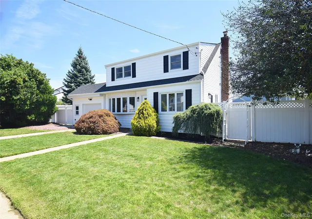 Photo 3 of Single family home for sale at 112 Raynor St, West Babylon, NY 11704 | MLS# 1034844 | Listing updated on 2026-09-28