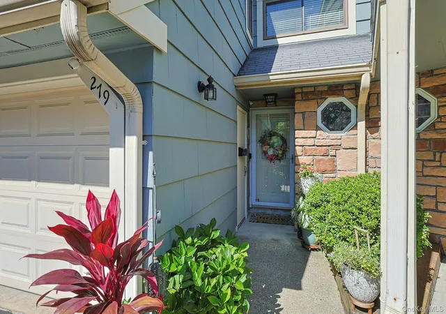 Photo 2 of Condo for sale at 279 Treetop Cir, Clarkstown, NY 10954 | MLS# 1034853 | Listing updated on 2026-10-07