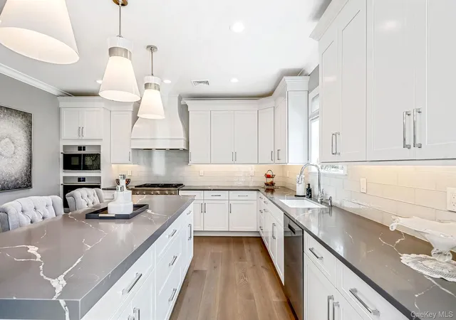 Photo 5 of Sale Pending at 53 Southview Cir, Brookhaven, NY 11755 | MLS# 1034871 | Listing updated on 2026-08-31