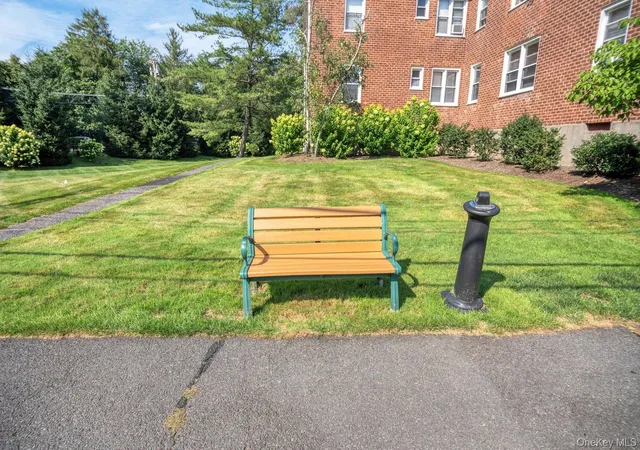 Listing Photo 2 - Condo for sale in building located at 15 Bryant Crescent, White Plains, NY 10605 - Unit #2F