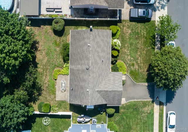 Photo 3 of Sale Pending at 2057 Paddock Rd, Hempstead, NY 11783 | MLS# 1034894 | Listing updated on 2026-09-01