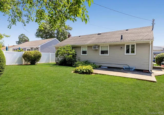 Photo 3 of Sale Pending at 2057 Paddock Rd, Hempstead, NY 11783 | MLS# 1034894 | Listing updated on 2026-09-01
