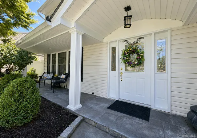 Photo 3 of Sale Pending at 20 Tall Pines Ln, Smithtown, NY 11767 | MLS# 1034937 | Listing updated on 2026-09-02