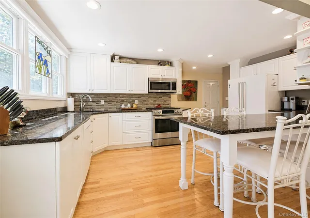 Photo 3 of Sale Pending at 20 Tall Pines Ln, Smithtown, NY 11767 | MLS# 1034937 | Listing updated on 2026-09-02