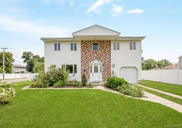 Photo 1 of Single family home for sale at 1 Autumn Ln, Babylon, NY 11701 | MLS# 1034949 | Listing updated on 2026-09-25
