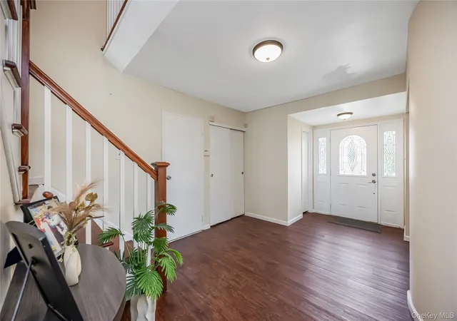 Photo 2 of Single family home for sale at 1 Autumn Ln, Babylon, NY 11701 | MLS# 1034949 | Listing updated on 2026-09-25