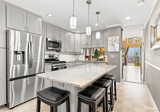 Listing Photo 4 - Condo for sale in building located at 10 Sprucewood Blvd, Islip, NY 11722