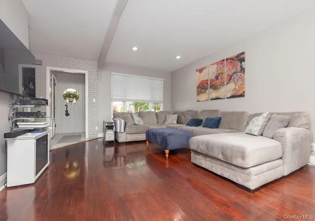 Photo 3 of Single family home for sale at 1915 Fowler Ave, New York, NY 10462 | MLS# 1034953 | Listing updated on 2026-08-06