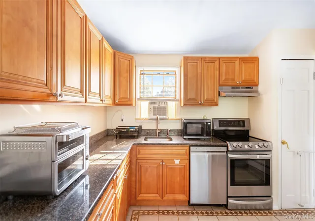 Photo 4 of Single family home for sale at 2 Pinetop Dr, Brookhaven, NY 11967 | MLS# 1034963 | Listing updated on 2026-08-23